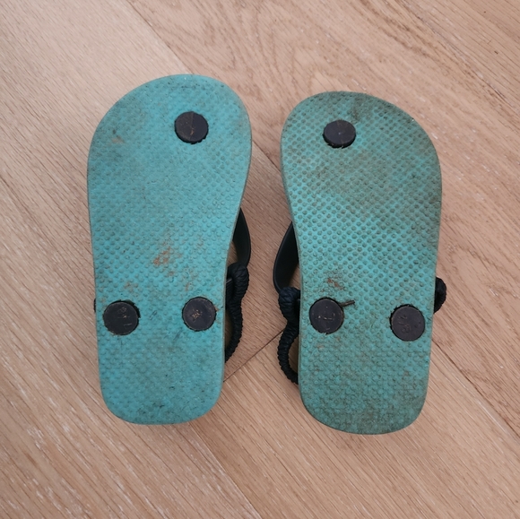 OLD NAVY | Shark sandals with heel strap - Picture 4 of 5